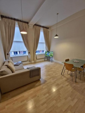 Hollowstone Place, Spacious 2 Bed, City Centre NG1, Sleeps 5,Free Parking